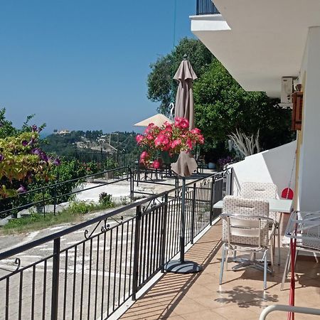 פאלאוקסטריצה Litheri-Studios&Apartment מראה חיצוני תמונה
