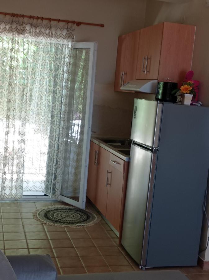פאלאוקסטריצה Litheri-Studios&Apartment מראה חיצוני תמונה