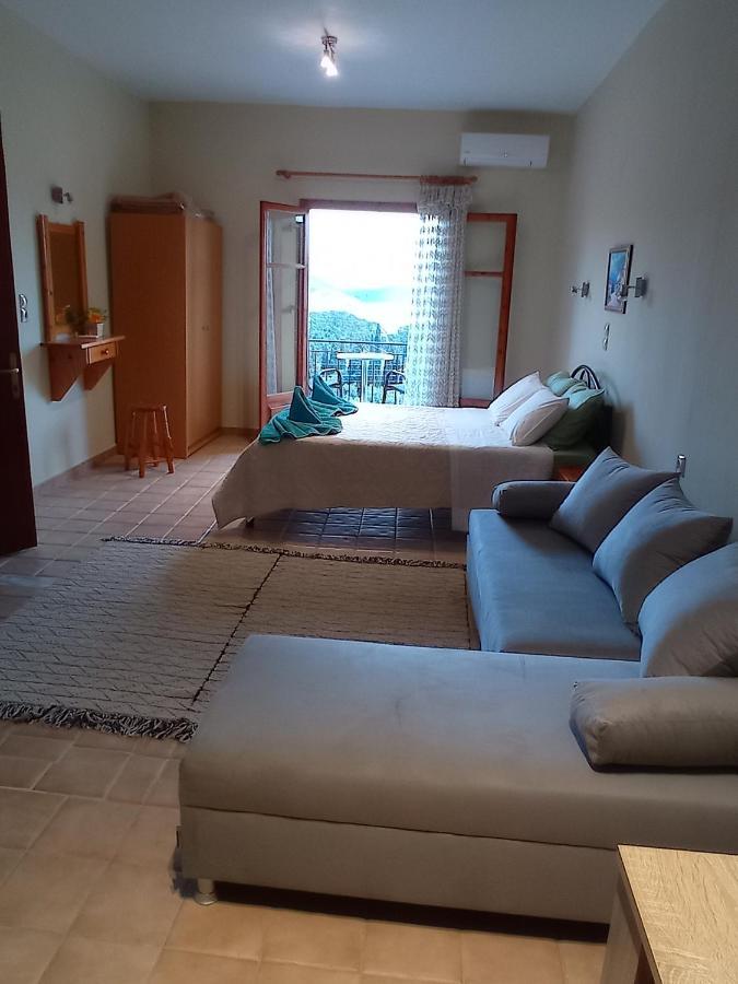 פאלאוקסטריצה Litheri-Studios&Apartment מראה חיצוני תמונה