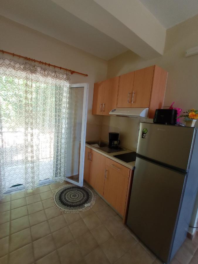 פאלאוקסטריצה Litheri-Studios&Apartment מראה חיצוני תמונה