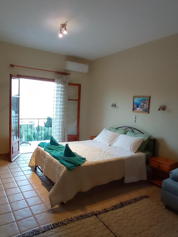 פאלאוקסטריצה Litheri-Studios&Apartment מראה חיצוני תמונה