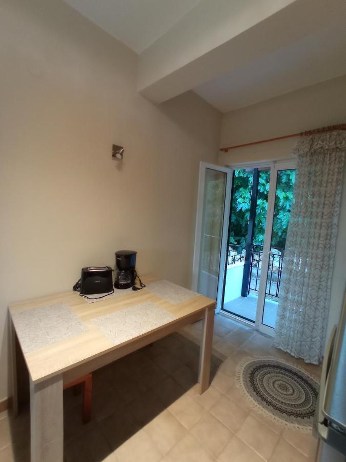 פאלאוקסטריצה Litheri-Studios&Apartment מראה חיצוני תמונה